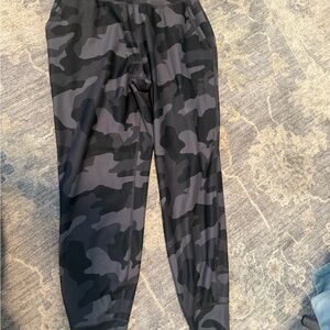 Old Navy Kids Black and Gray Camouflage Joggers